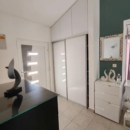 Fin Lejlighed Posedarje